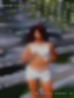 I'm me horny woman on aim at lestroistheman.